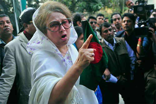 La ex primera ministra de Bangladesh condenada a cinco años de cárcel